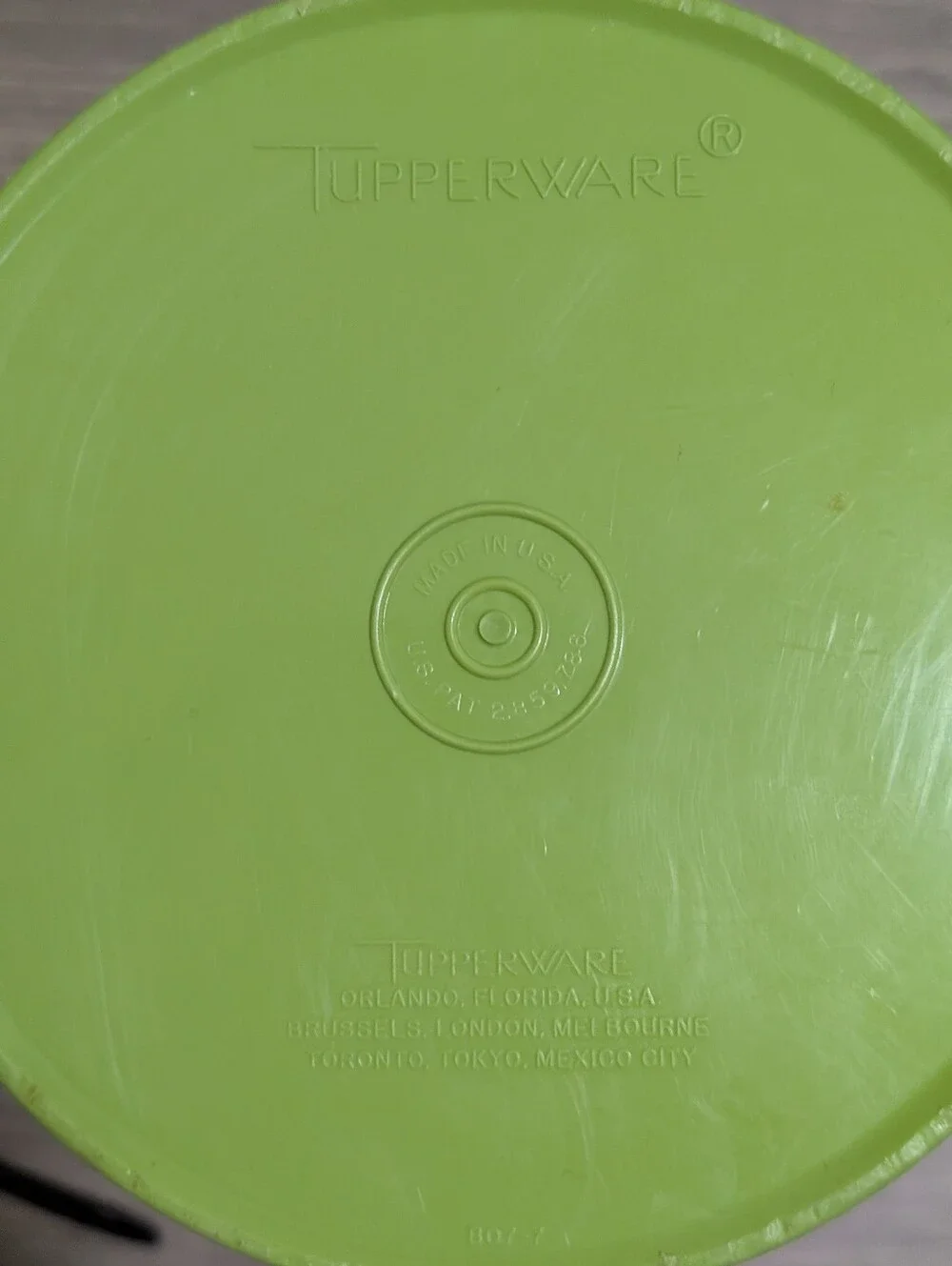 EUC•Vintage Tupperware Durable Servalier Lime Green Canister 4 Piece Set 🍋‍🟩
